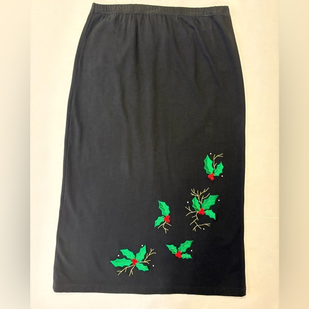 Quacker Factory Christmas 100% cotton embroidered holly leaves berries skirt